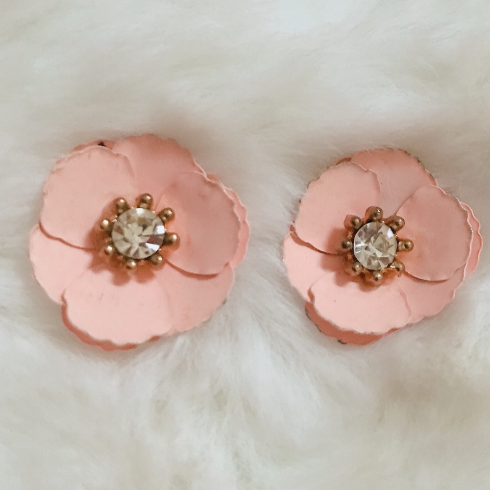 🏝Dainty pink petal earrings